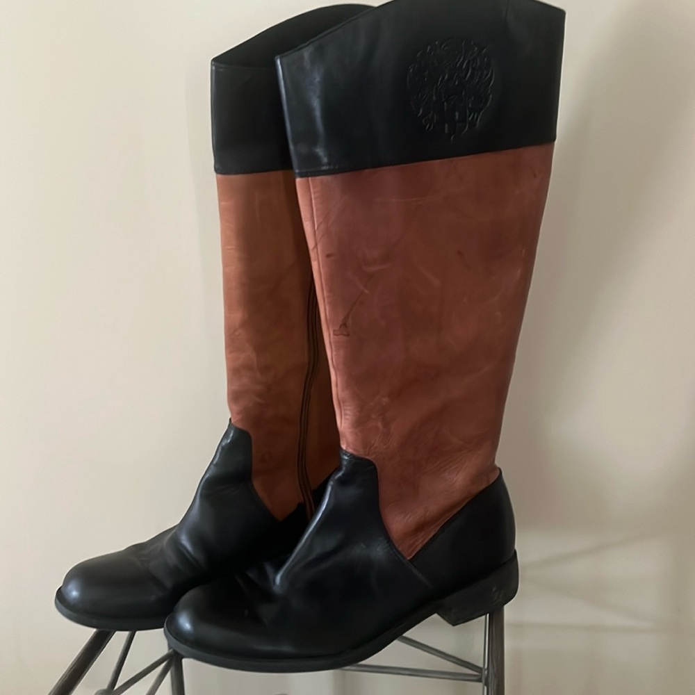 Two-tone black/brown 
leather boots